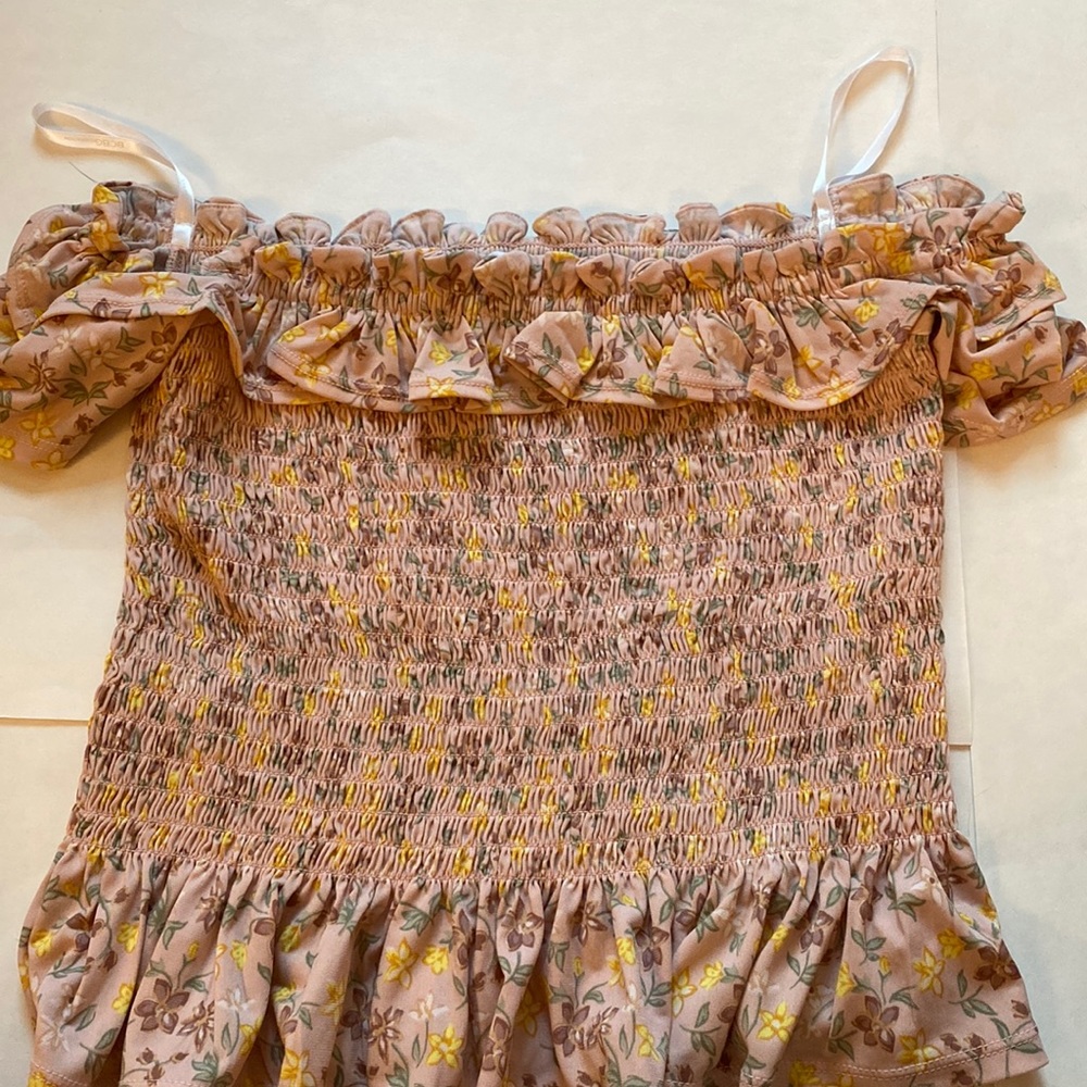 pink, floral off the shoulder BCBGeneration top. size XS